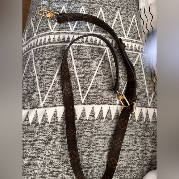 Non branded strap - Picture 2 of 2